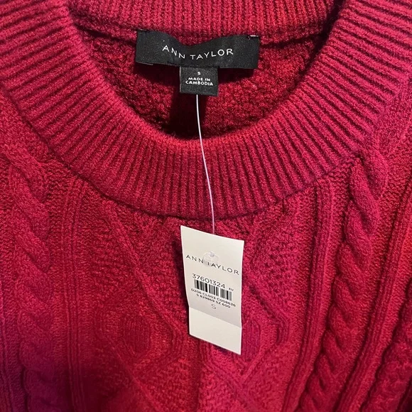Ann Taylor Red Cable Knit Sweater - Size Small - NWT - Picture 6 of 7